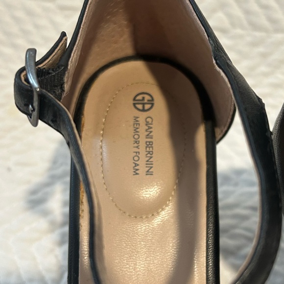 Giani Bernini Memory Foam Peep Toe T Strap Pumps Black Size 11 - Picture 5 of 12